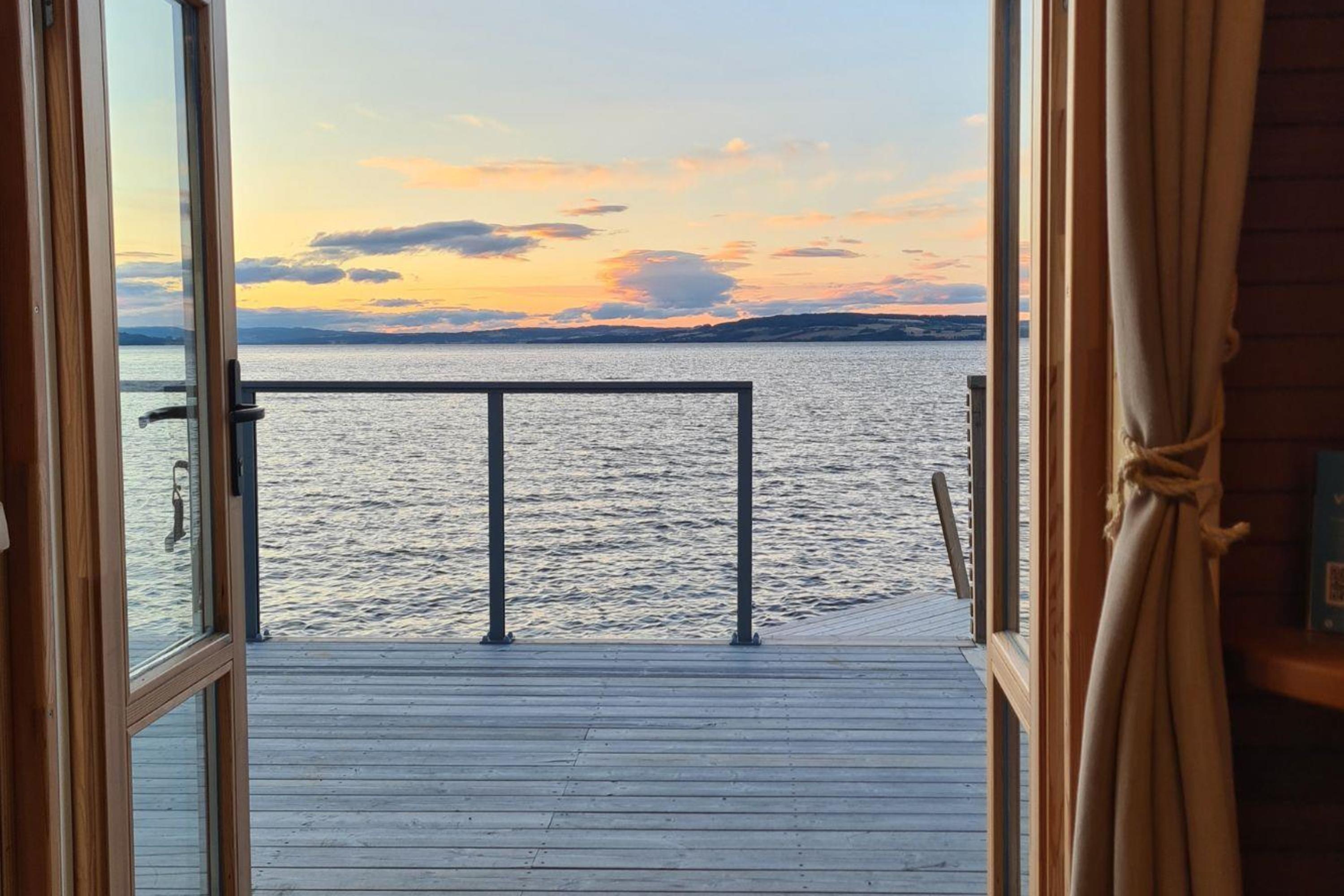 Evjua Camping - Restaurant, camping and accommodation by lake Mjøsa ...